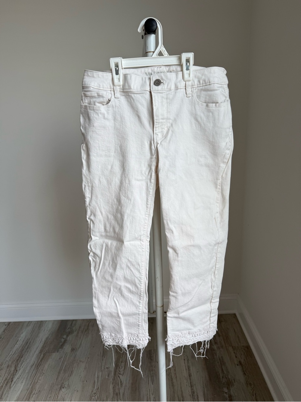 White House Black Market White Cropped Frayed-Hem Jeans